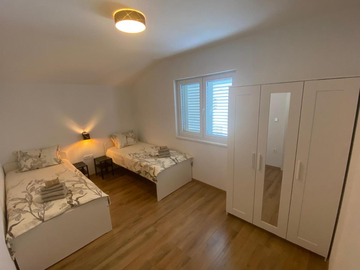 Triva 1 Apartment *